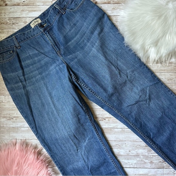 L.L. Bean Favorite Fit Curvy Jeans | size 20 | High-Rise - Picture 1 of 6